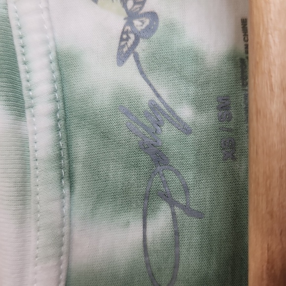 Dolly‎ Green and White Tie-Dye Top - Picture 2 of 3